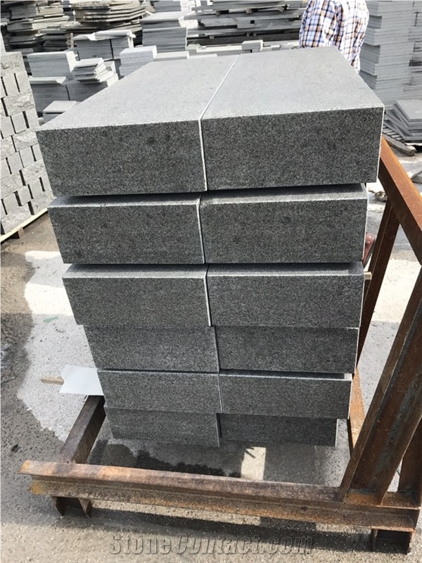 New Black Granite Cobble Kerbstone