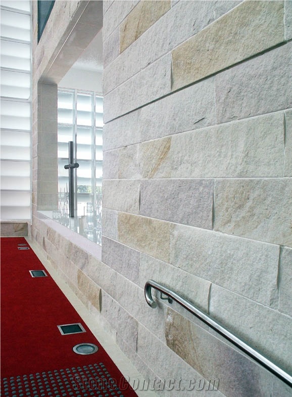 White/Yellow Artificial Castle Stone Wall