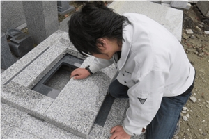 China Silver Ash Granite Monument -Price 420,000 Yen
