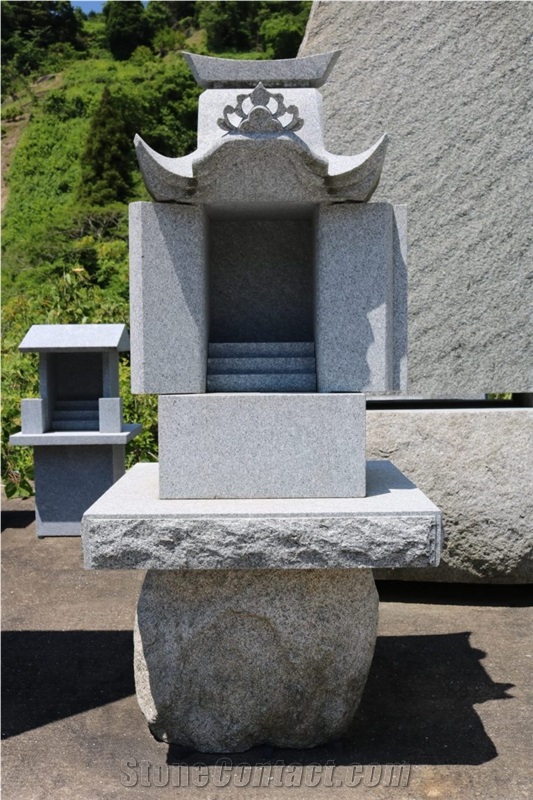 Tenzan Shidare Granite Small Shrine