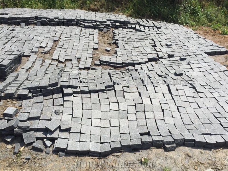 G684 Fuding Black Basalt Cut in Size Cobble Stone/Mesh Backed Pavers