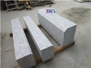 China Cheap G383 Light Grey Granite Flamed Round Road Side Curbstones