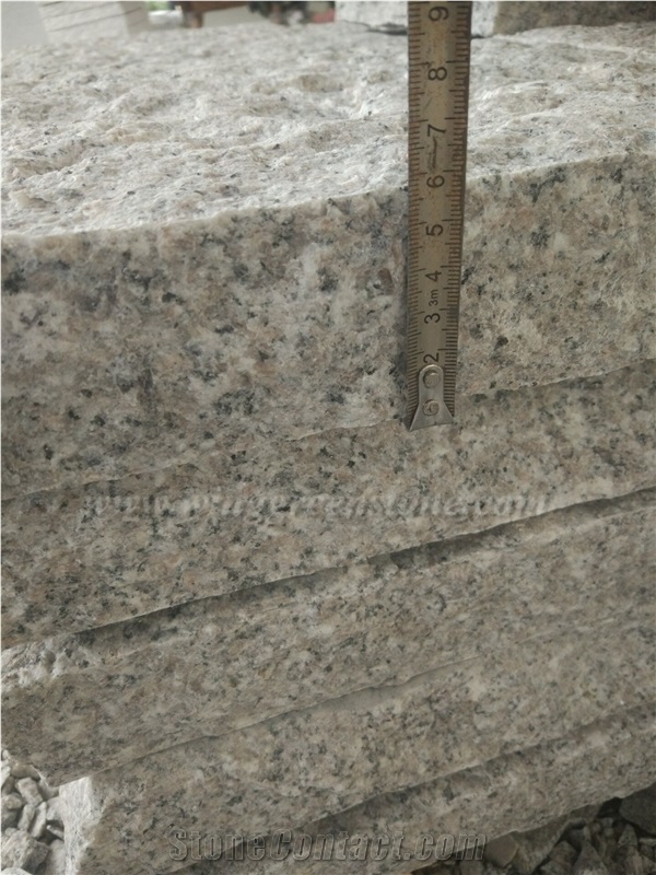 G636 Pink Granite Pineapple With/Without Hole for Pillars