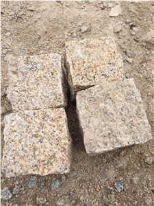 Zhangpu Rust Yellow Granite Cube Stone