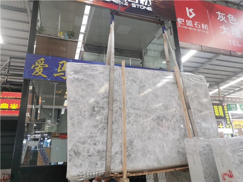 China Cloudy White Marble Slab Bathroom