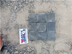 China Black Bluestone Basalt Natural Paving Cubes