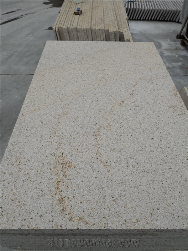 Chinese Desert Gold Granite Flooring Tiles
