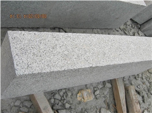China Cheap Light Grey White G341 Kerbstone Flamed
