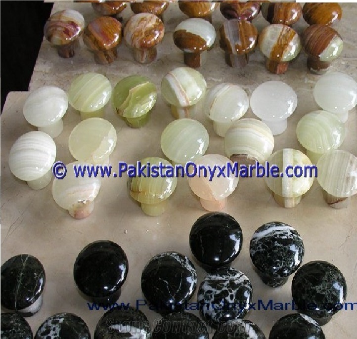 Onyx Knobs Collection