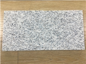China Polished Sesame White Granite Slab and Tiles