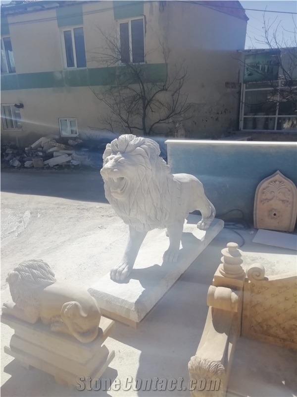 Lion Figure Marble Sculpture