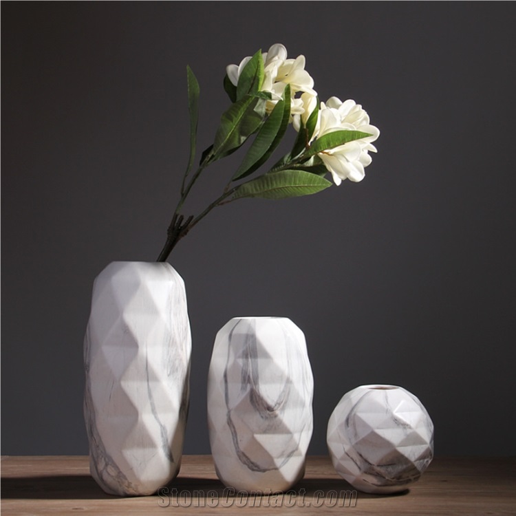 Chinese Porcelain Flower Vase for Office Table