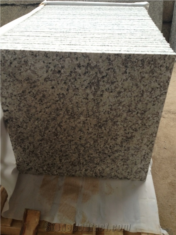 Chinese G439 Big Flower White Granite Slabs Tiles