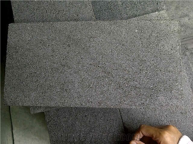 Candi Lava Stone Tiles, Pedra Hitam