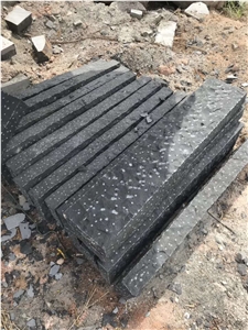 Zhangpu Black Basalt Chiselled Surface Columns