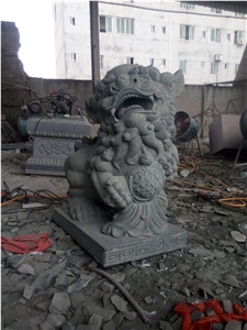 Memorial Temple Garden Hand Stone Lion Sculpture