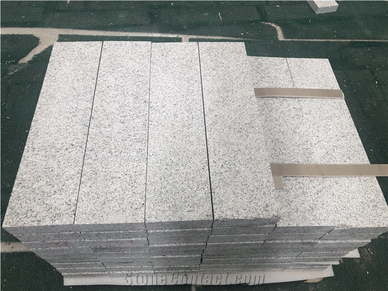 China Light Grey Granite for Exterior Floor Tile
