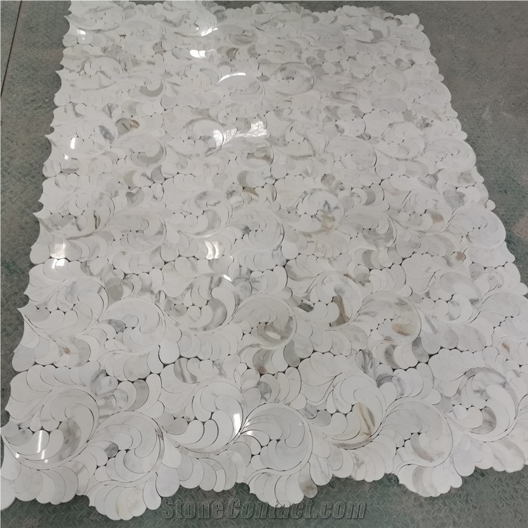 Calacatta Borghini Marble Flower Mosaic Pattern