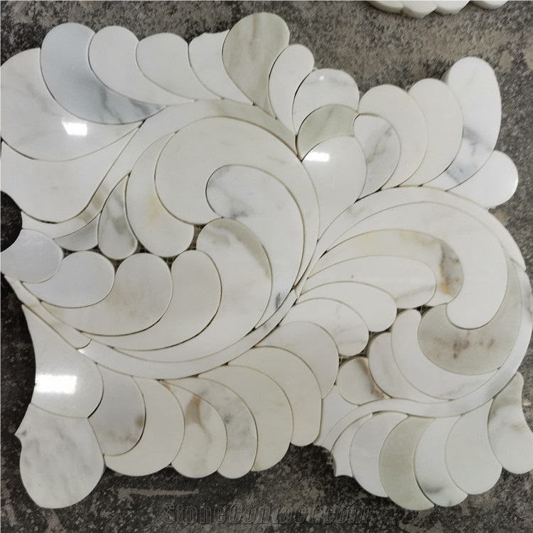 Calacatta Borghini Marble Flower Mosaic Pattern