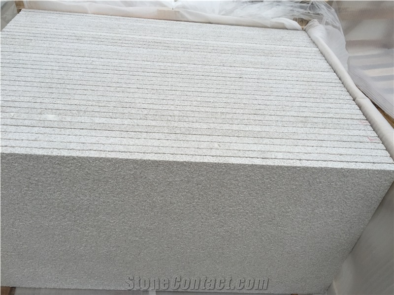 Chinese Granite Pearl White Tiles Slabs Quarry