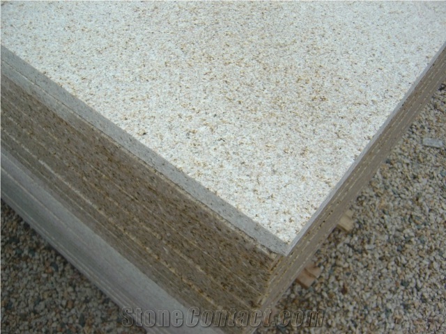 China Granite Bush Hammered Yellow G682 Tiles