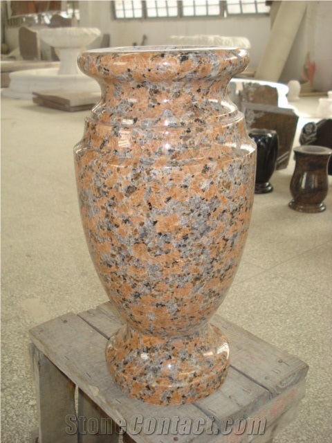 Manufacture Red Granite Vase for Gravestone