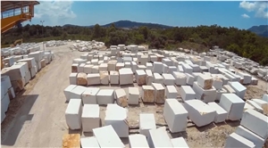 Mezza Perla - Monte Cassino Marble Blocks