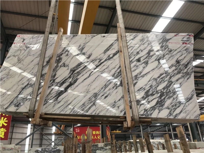 Arabescato Cervaiole Marble Slab Wall Installation