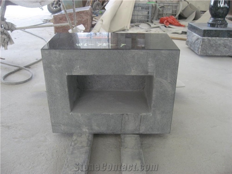 Black Granite Post Single Cremation