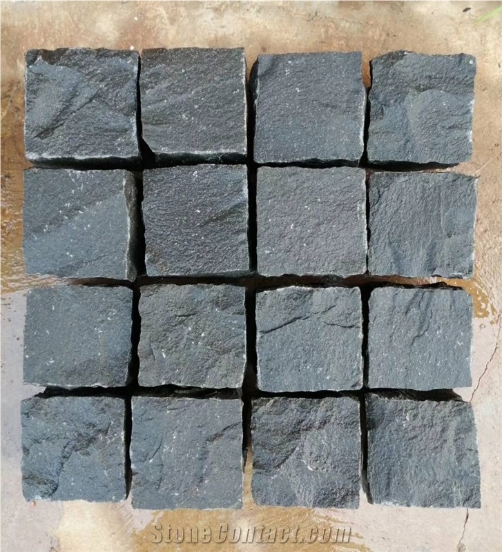 China Black Basalt Split Cobble Paver Sett