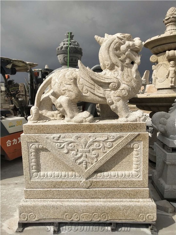 Yellow Granite Pi Xiu Carving Memorial Park Statue