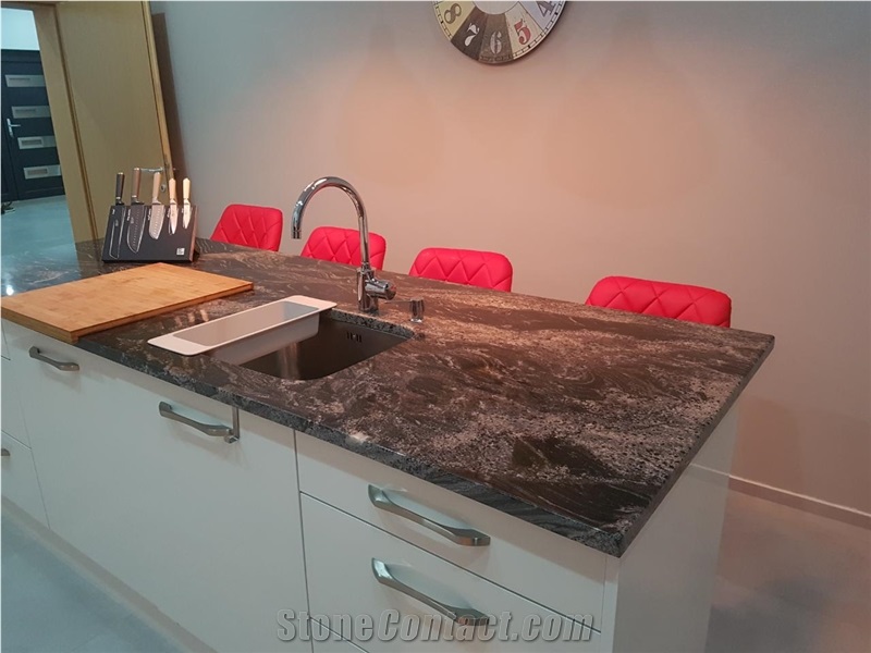 Kitchen Countertop and Backsplash