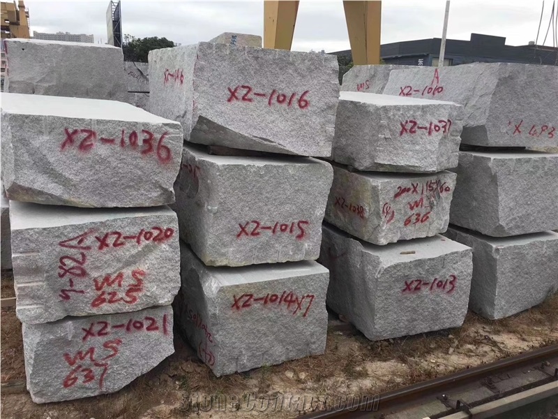 China New Pearl White Granite Bush Hammered Slabs