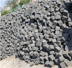 G684 Black Basalt Cubes Natural Split Cobble Stone
