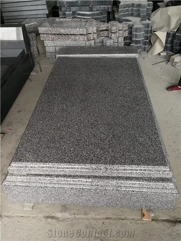 Uprighr Red Granite for Monuments/Tombstones