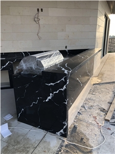White Stripe in Black Quartz Stone Ms6222