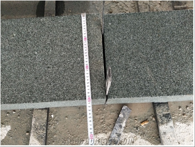 G612 Chinese Cyan Granite Bush Hammered Curbstone