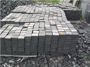 Handcut Limestone Pavement Cubes, Lime Black Cobble Stone