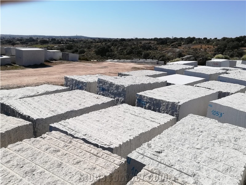 Granito Blanco Almendra Granite Block