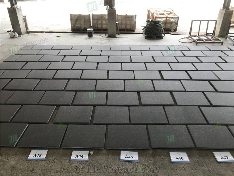 China Stone Alps Black Granite Flooring Tiles