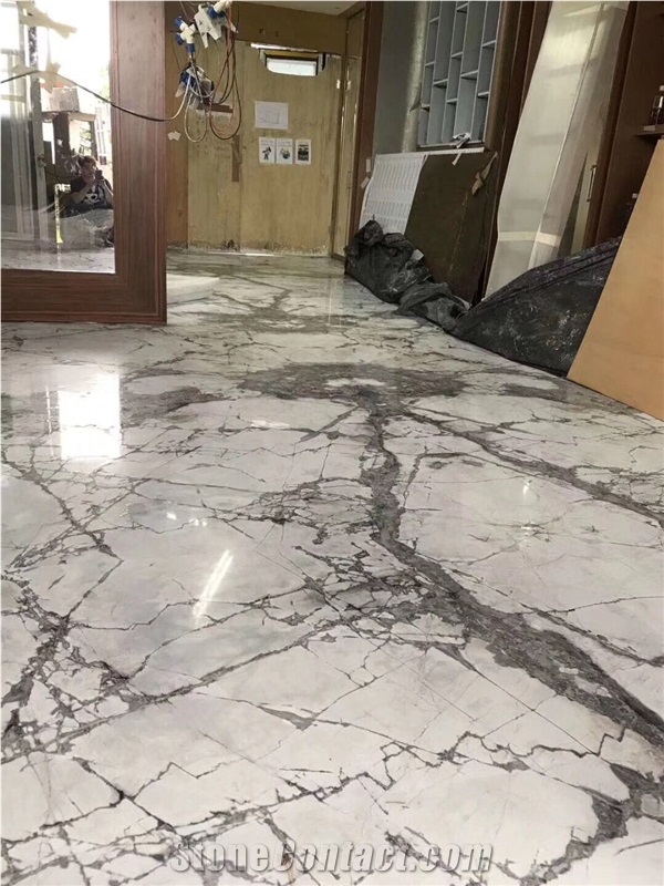 River Snow Whind and Grey Marble Floor Covering
