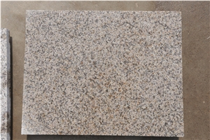 Rusty Beige Granite Slabs Floor Tiles