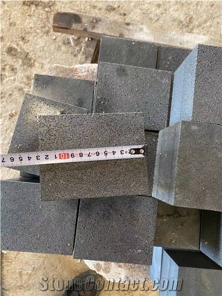 Black Andesite Cubes Paving Stone