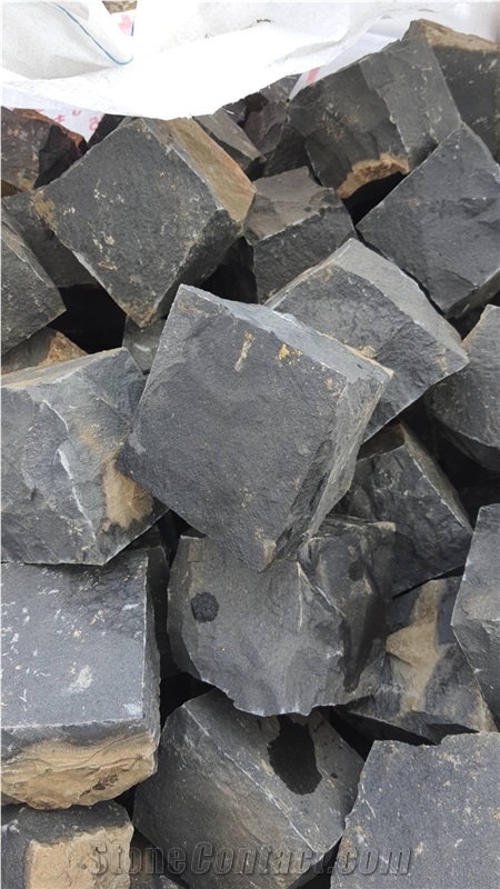 Ivano Dolynske Black Basalt Cobble Stone