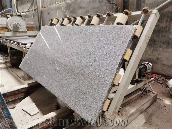 China Cheaper G636 Pink Granite Tiles/Slabs