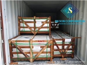 Packing and Loading Polished White Marble Tiles