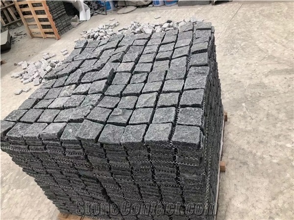 Natural Black Color Granite Exterior Cobble Stone on Mesh
