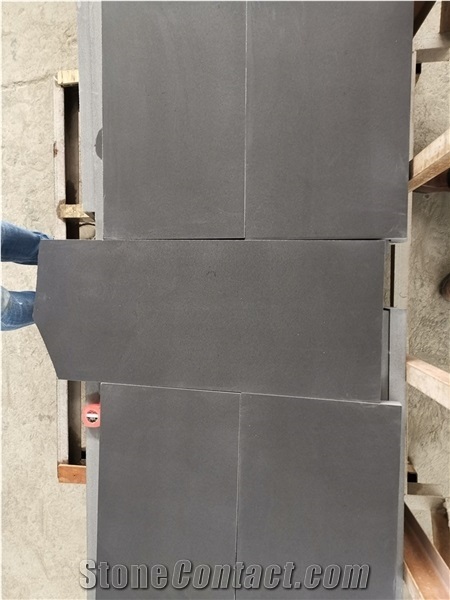 China Mogolia Black Basat Tiles Floor Tiles