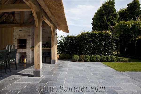 Bluestone French Pattern Sanded Surface Villa Application