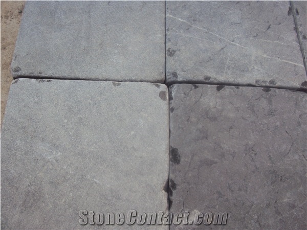 High Quality Vietnam Blue Stone Tumbled 20x20x2.5 cm